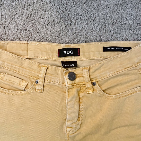 BDG Mustard Jeans - Picture 4 of 6